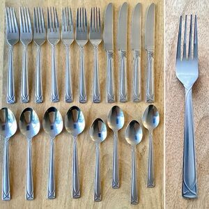 Cambridge Crossroads Sand Flatware Set for 4 + Extra Forks (19 Pieces)